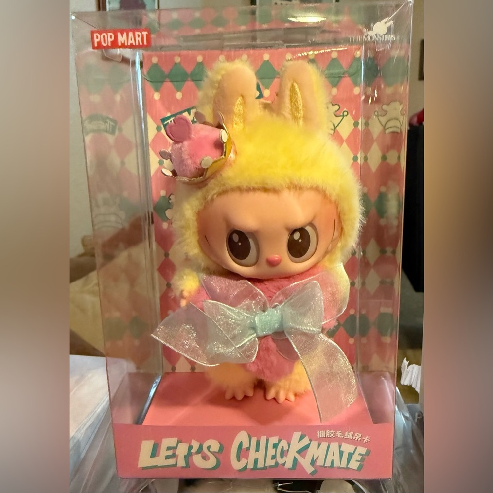 POP MART The Monsters Let's Checkmate Series-Vinyl Plush , the "Queen" character
